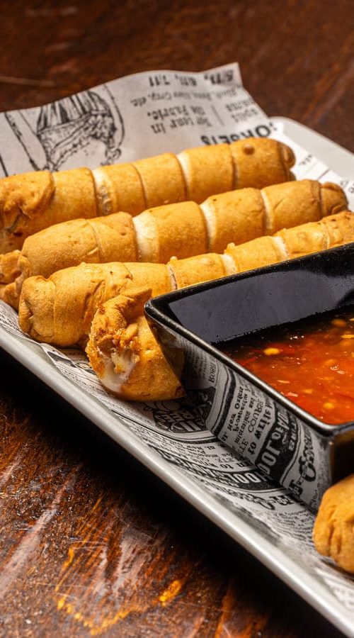 tequeños con salsa dulce y picantes del Ginlab