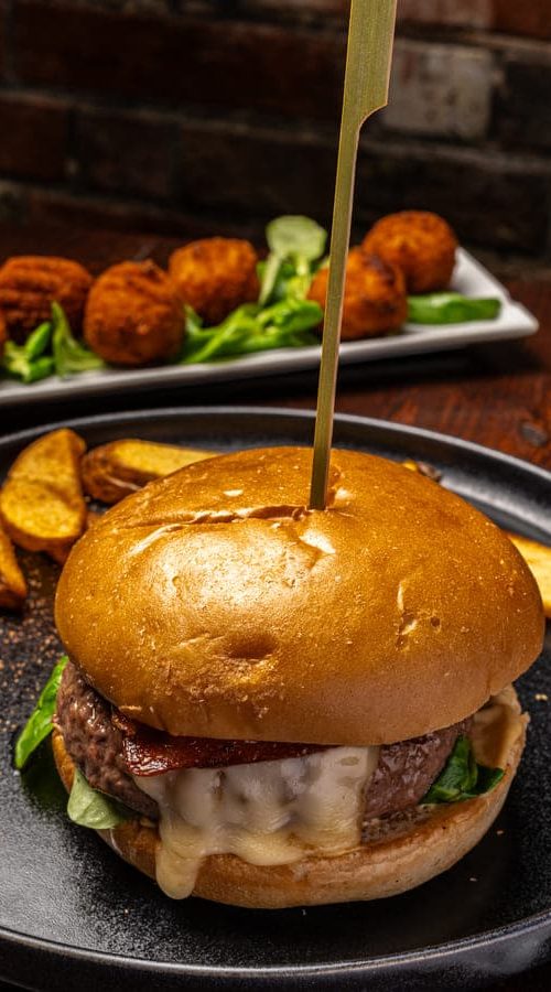 combinando croquetas y hamburguesa del Ginlab